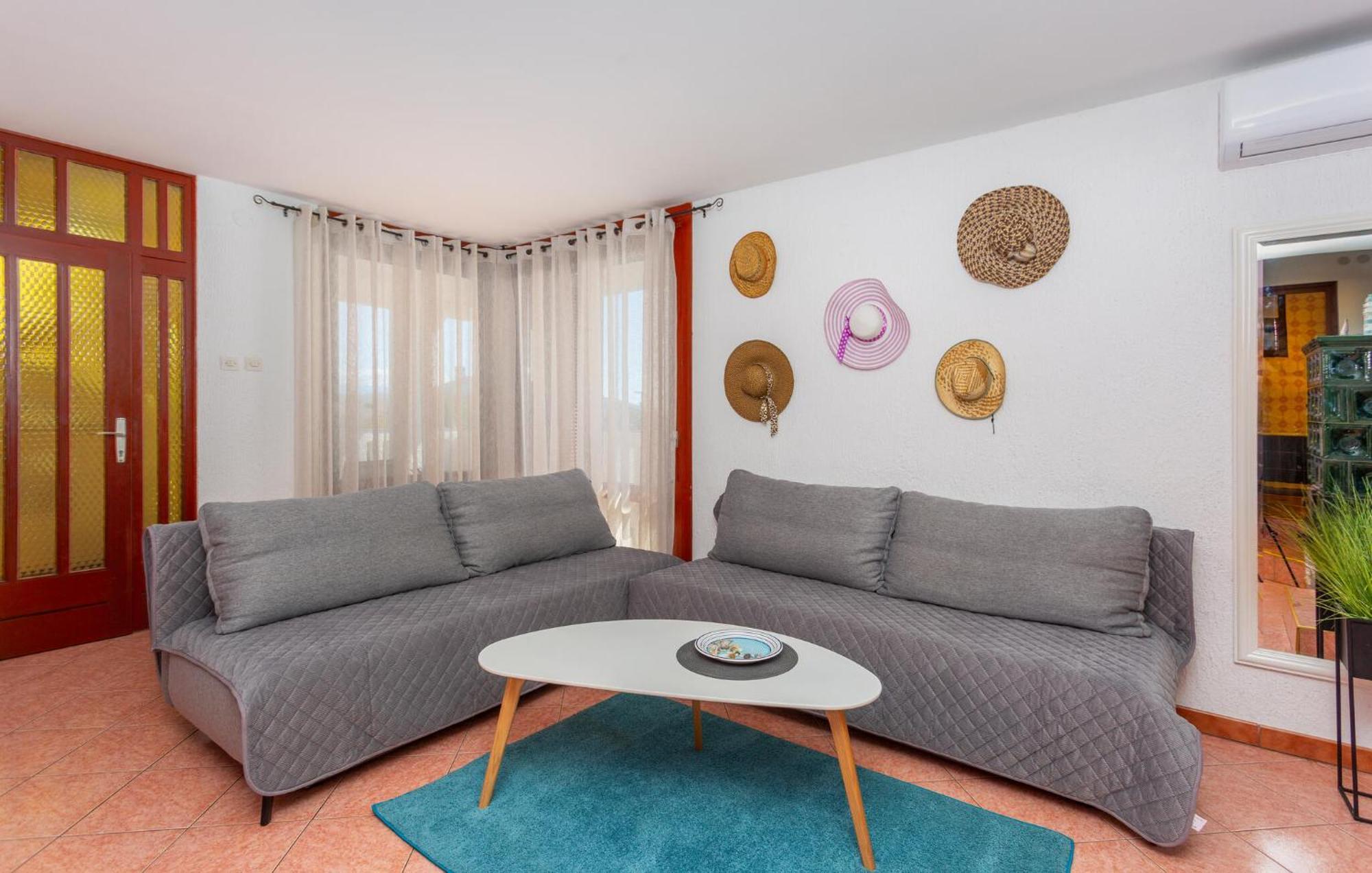 3 Bedroom Stunning Apartment In Krk Đảo Krk Ngoại thất bức ảnh