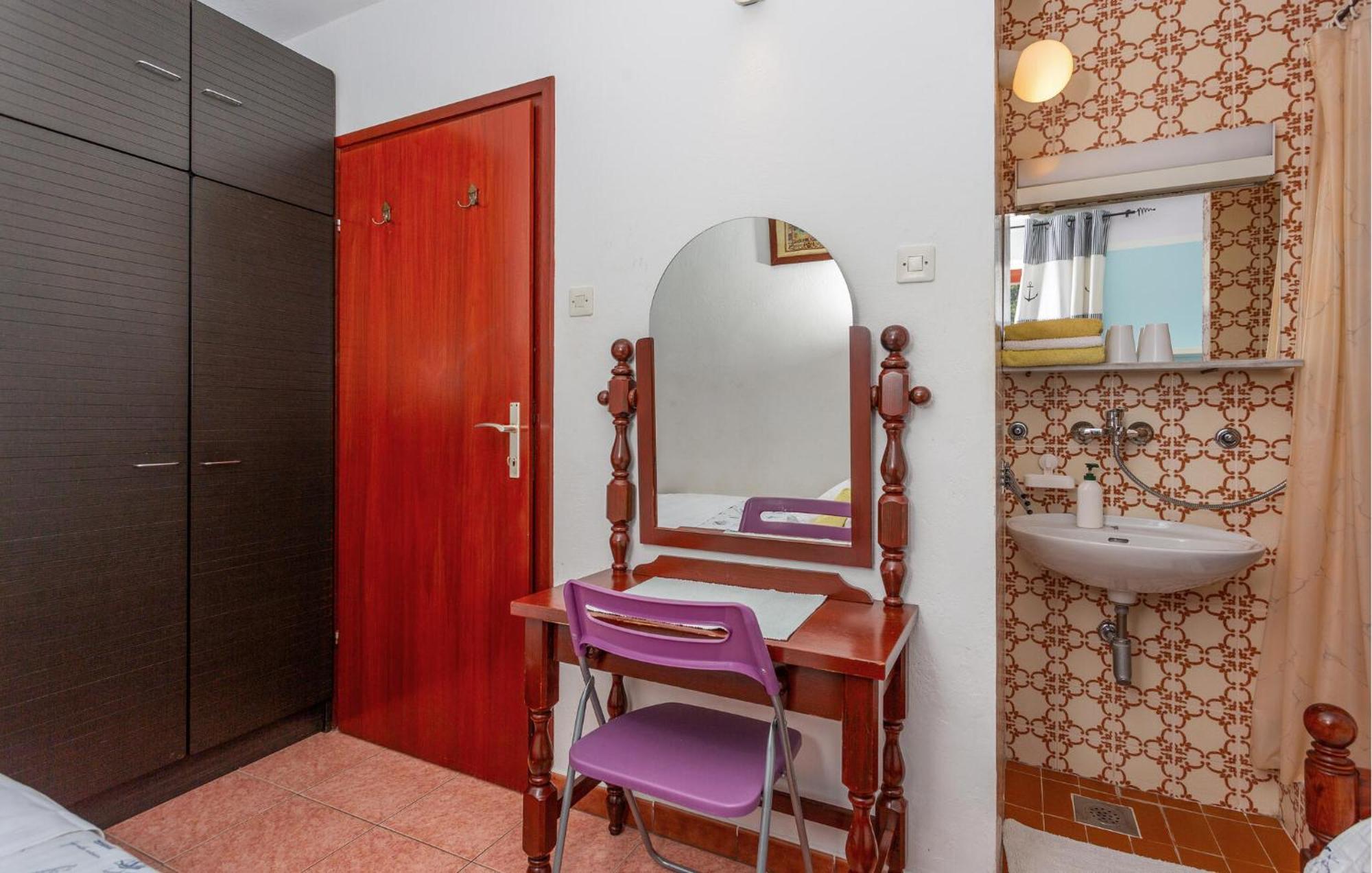 3 Bedroom Stunning Apartment In Krk Đảo Krk Ngoại thất bức ảnh