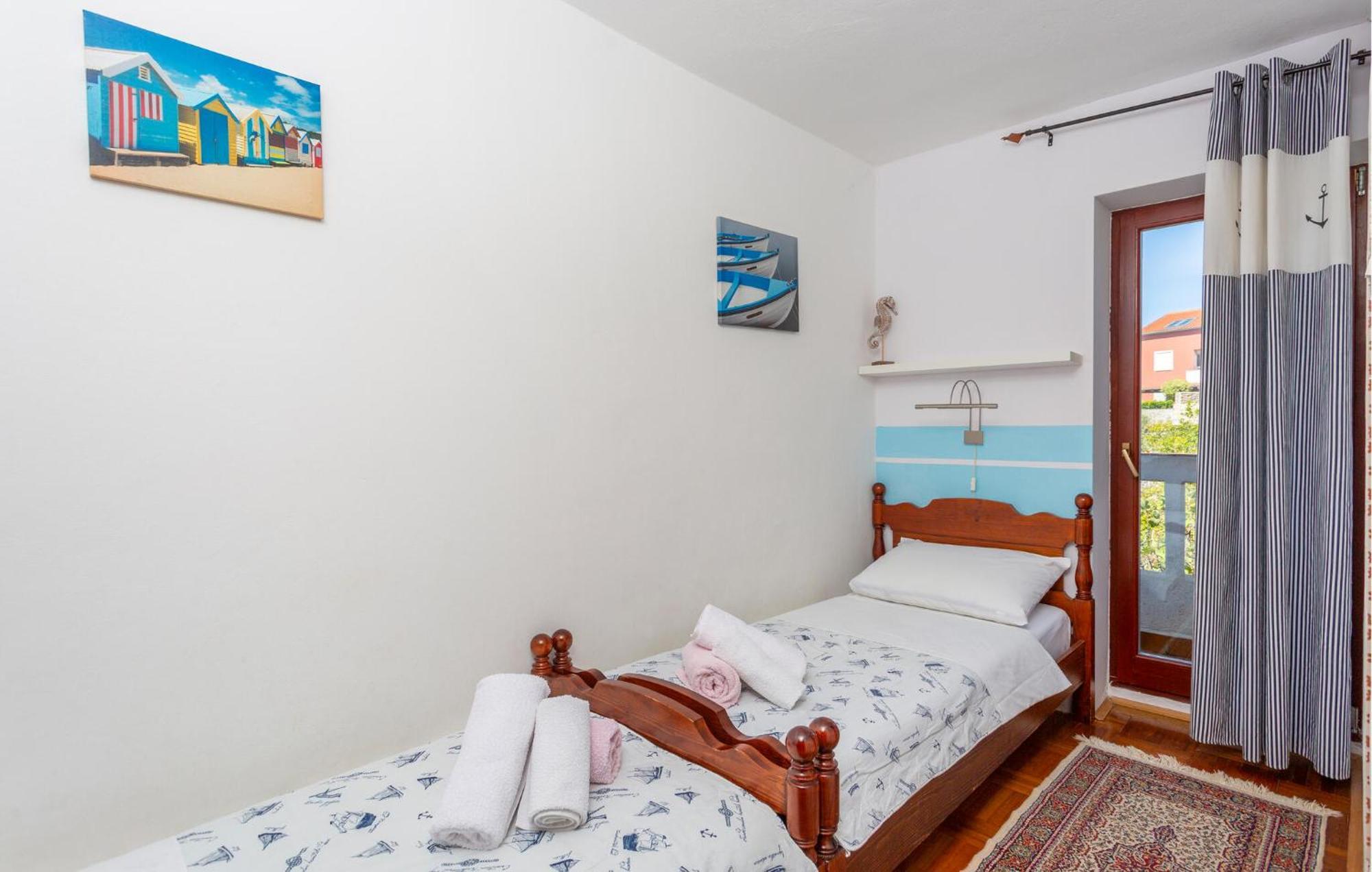 3 Bedroom Stunning Apartment In Krk Đảo Krk Ngoại thất bức ảnh
